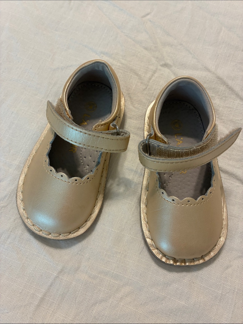 Lamour size 4 gold